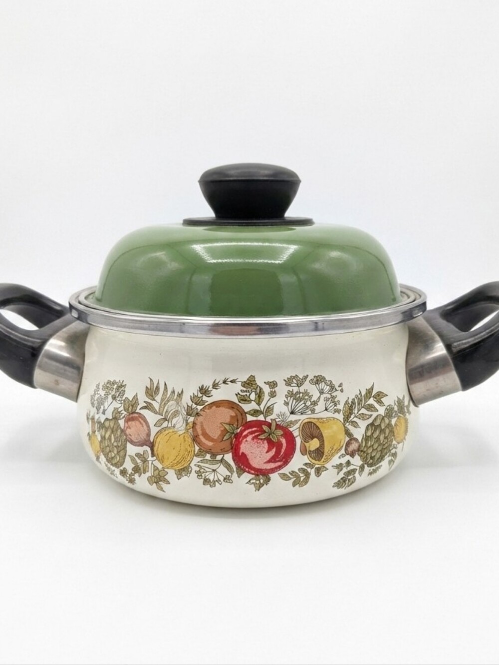 1970s Litware Enamel Pot – Green Lid Harvest Vegetable Print (Display Only)